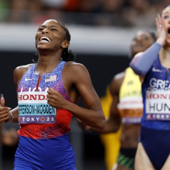 Amerikanka najbolja na 200 m, Bol odbranila zlato na 400 m sa preponama VIDEO