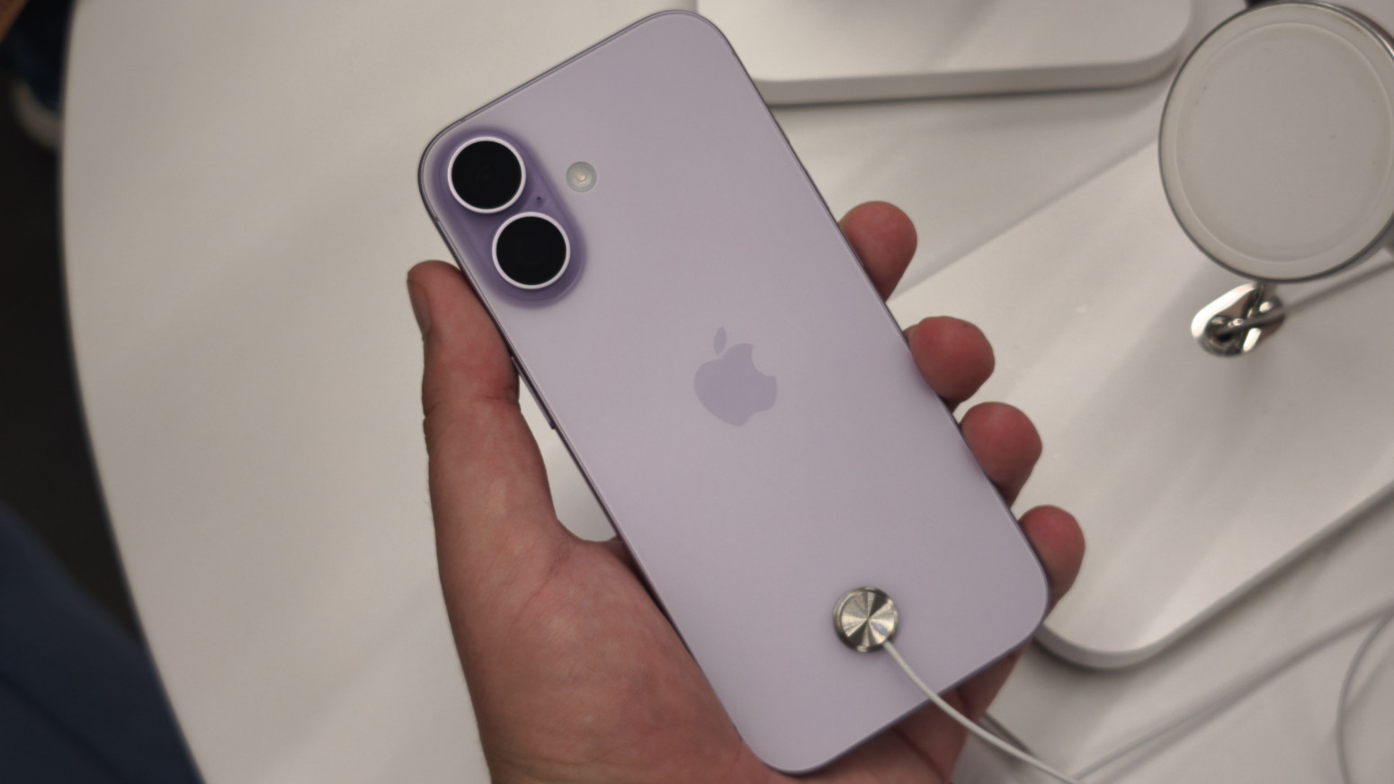 Premijera: Ovo su cene za iPhone 17 u Srbiji!