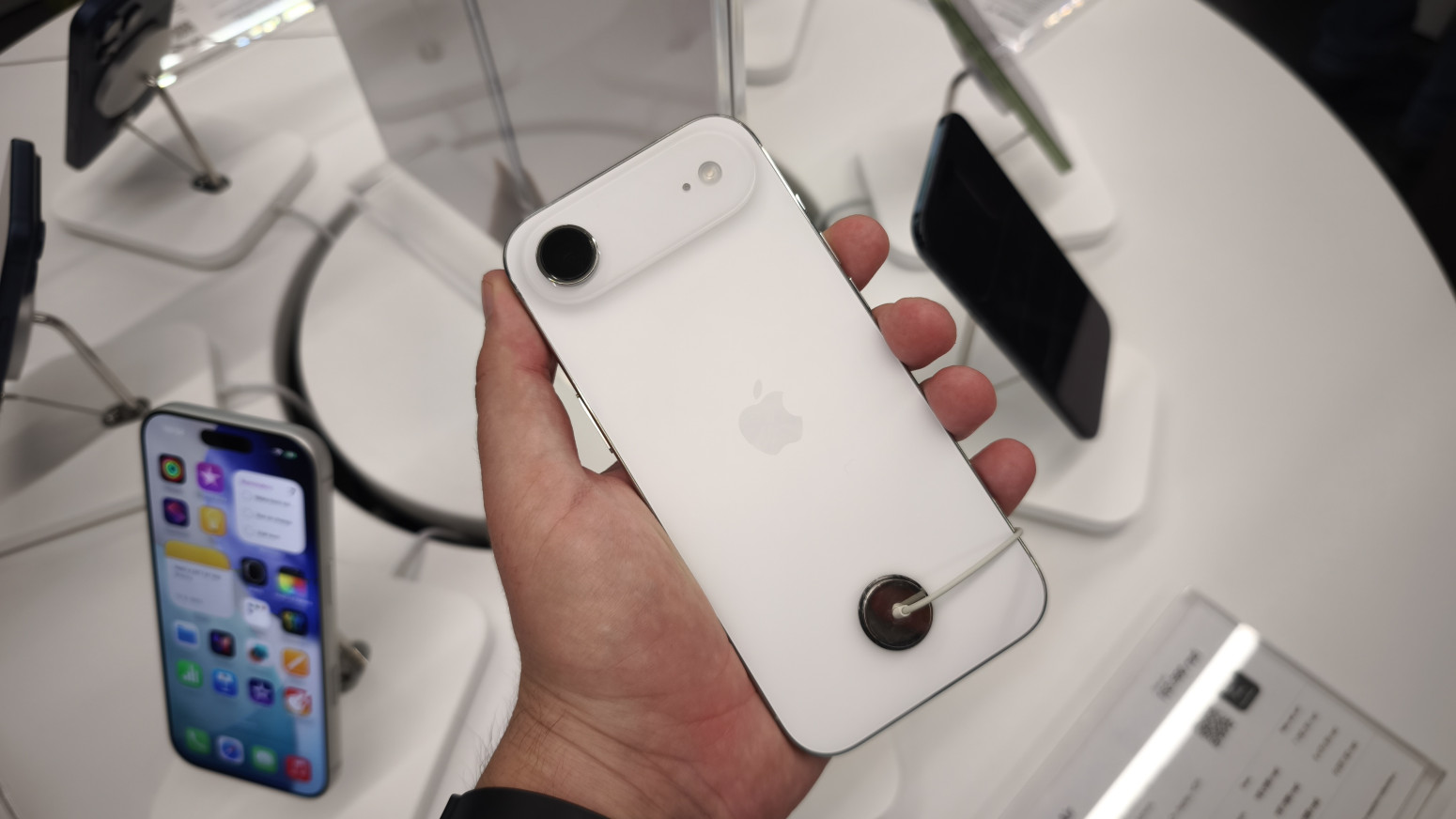 Premijera: Ovo su cene za iPhone 17 u Srbiji!