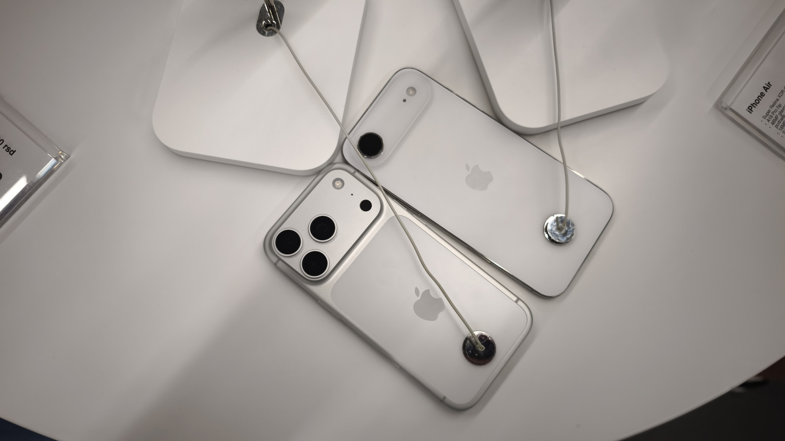 Premijera: Ovo su cene za iPhone 17 u Srbiji!