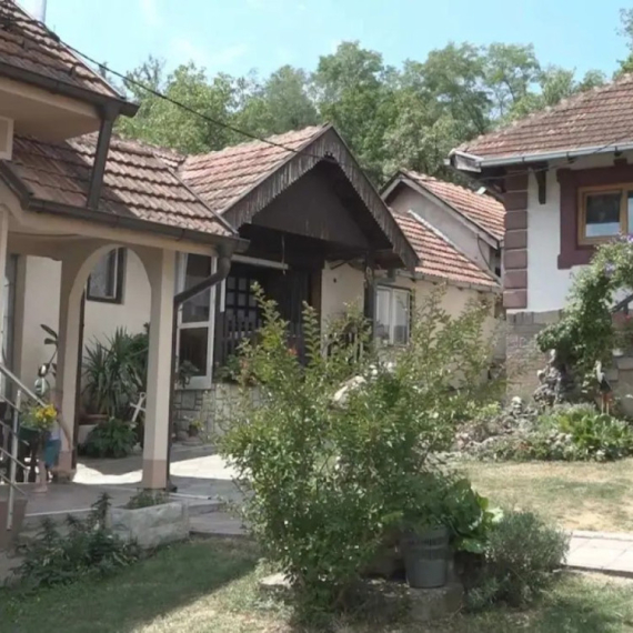 Umesto da radi kod drugog Svetlana se bavi seoskim turizmom: Ovog leta stigli gosti sa svih strana sveta FOTO