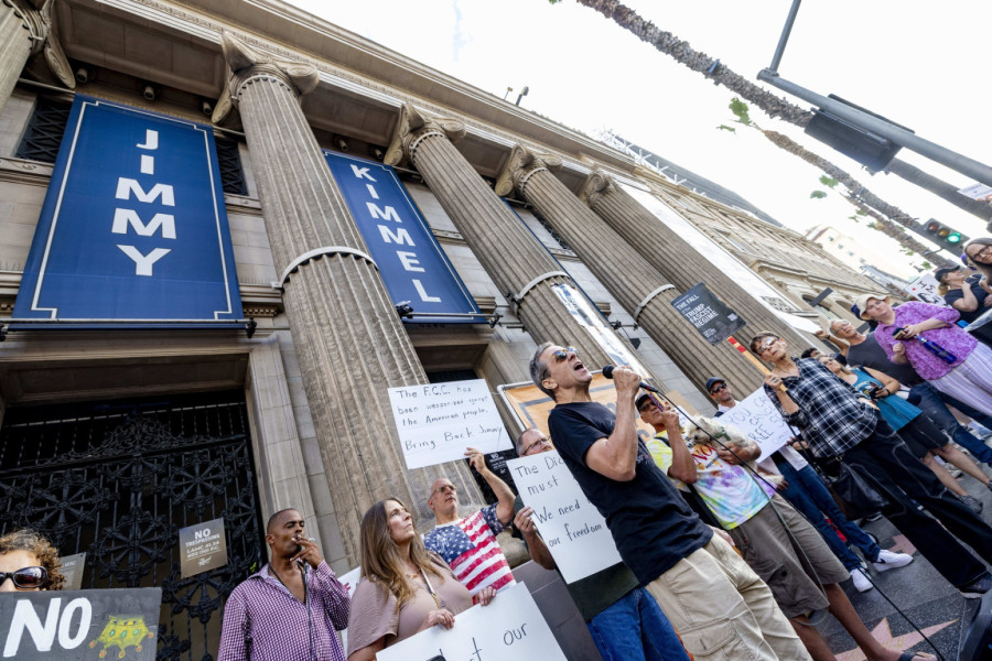 Poziv u kupatilu i poterivanje paparaca: Kimelova priča o suspenziji šoua