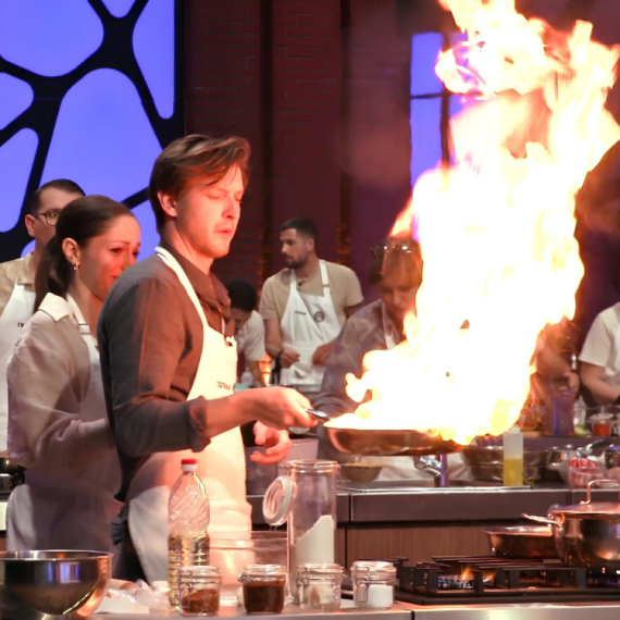 "Mi smo se zapalili, brate!" Takmičari se prvo klizali na majonezu,  a onda buknula vatra VIDEO