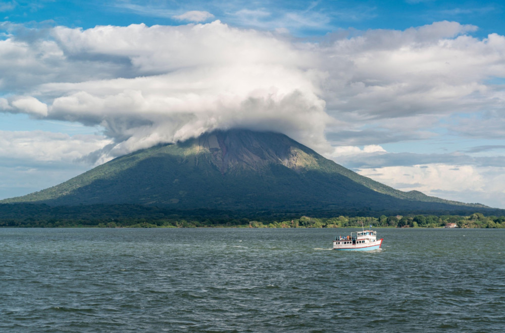 Fotografisane "vulkanske oči" kako posmatraju svemir FOTO