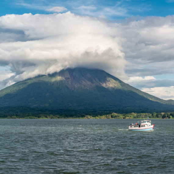 Fotografisane "vulkanske oči" kako posmatraju svemir FOTO