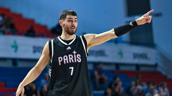 Pariz u problemima pred dolazak u Beograd