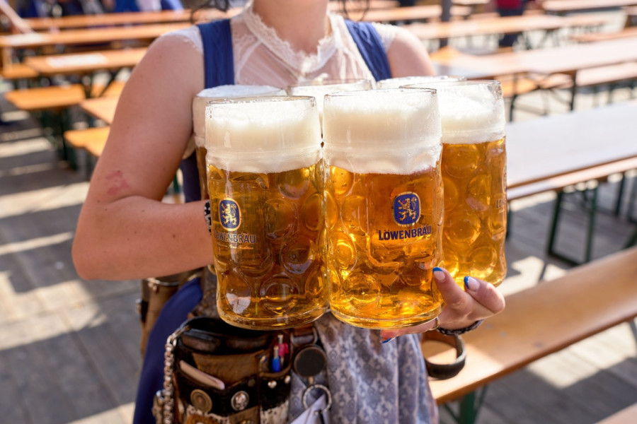 Počeo Oktobarfest: Rekordi u cenama; Volove i svinjske kolenice menjaju veganski obroci FOTO