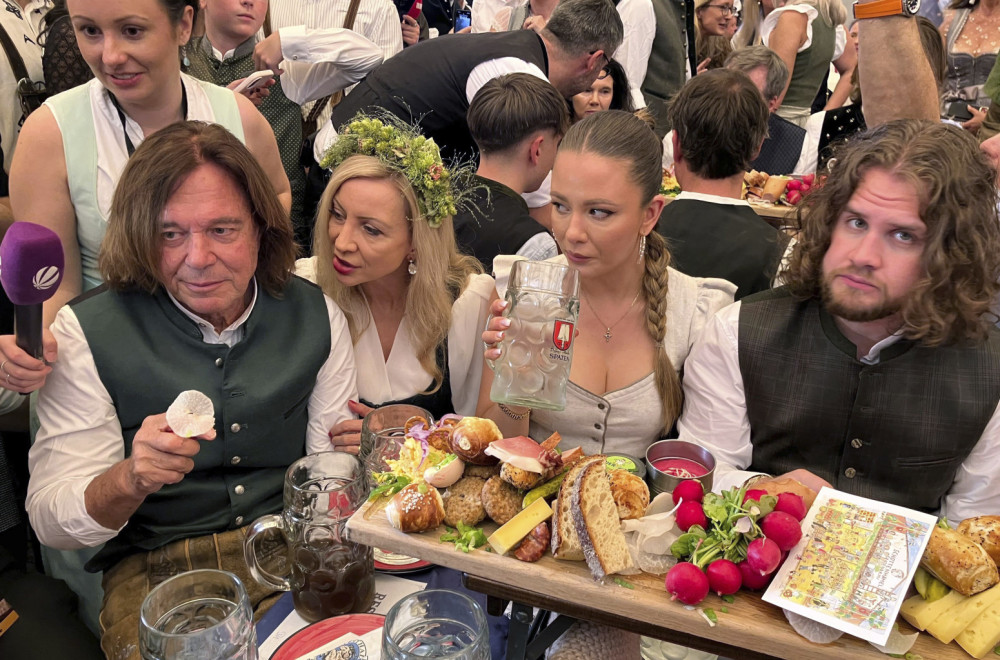 Počeo Oktobarfest: Rekordi u cenama; Volove i svinjske kolenice menjaju veganski obroci FOTO