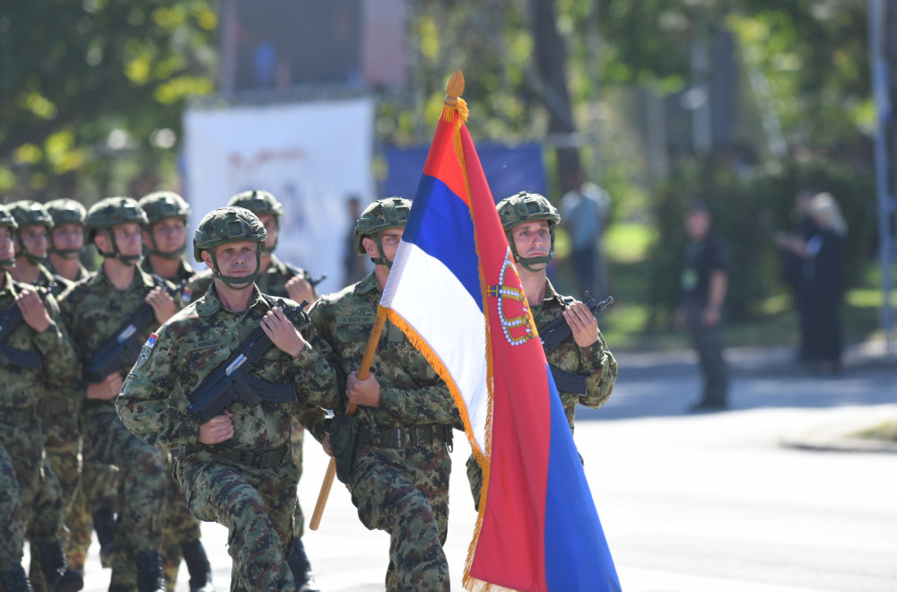 Vučević na vojnoj paradi: Vojska Srbije na ponos svih građana