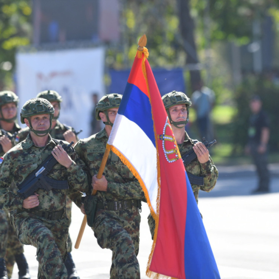 Vučević na vojnoj paradi: Vojska Srbije na ponos svih građana