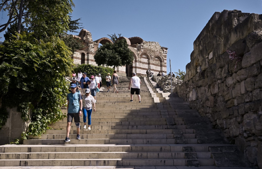 Burgas – čipka boje šampanjca