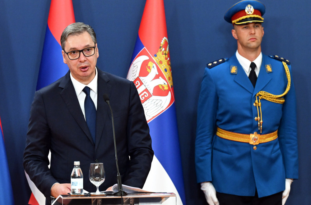 Vučić uručio odlikovanja; "Naša zastava je najlepša, jer je naskuplja, plaćena je nevinom krvlju" FOTO/VIDEO