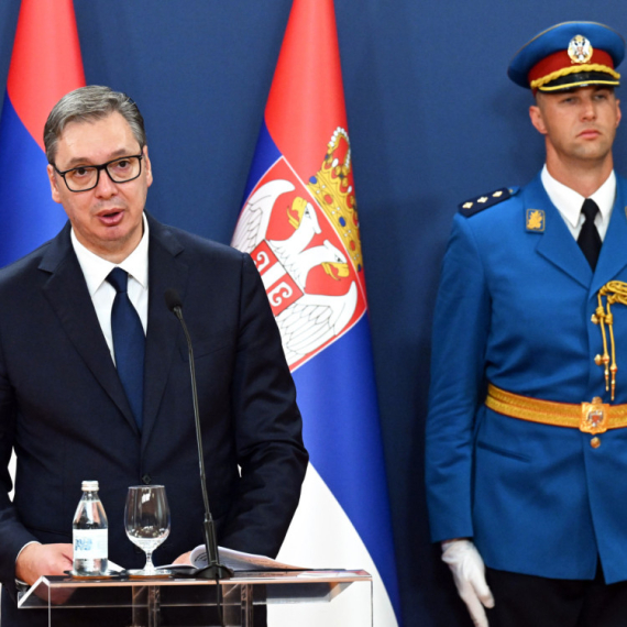 Vučić uručio odlikovanja; "Naša zastava je najlepša, jer je naskuplja, plaćena je nevinom krvlju" FOTO/VIDEO