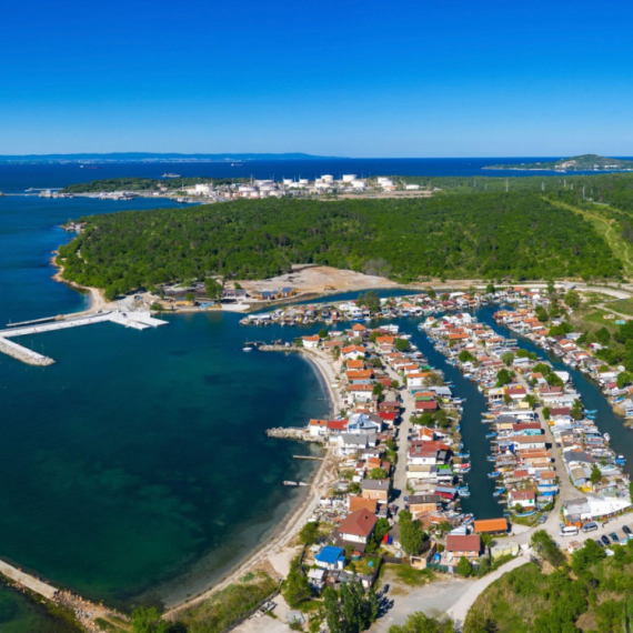 Burgas – čipka boje šampanjca