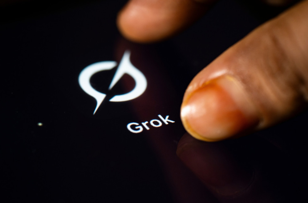 Brži i efikasniji: Mask predstavio Grok 4 Fast VIDEO