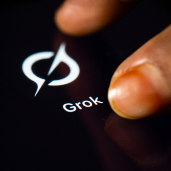 Brži i efikasniji: Mask predstavio Grok 4 Fast VIDEO