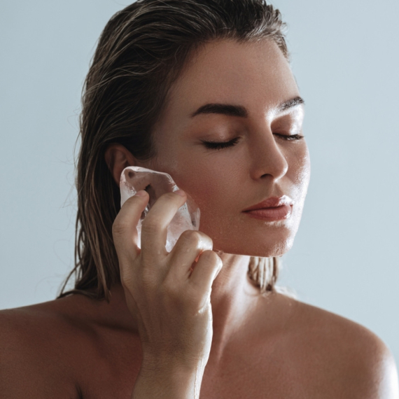 "Ice hack" dijeta zaludela svet: Ljudi tvrde da tope kilograme pomoću leda