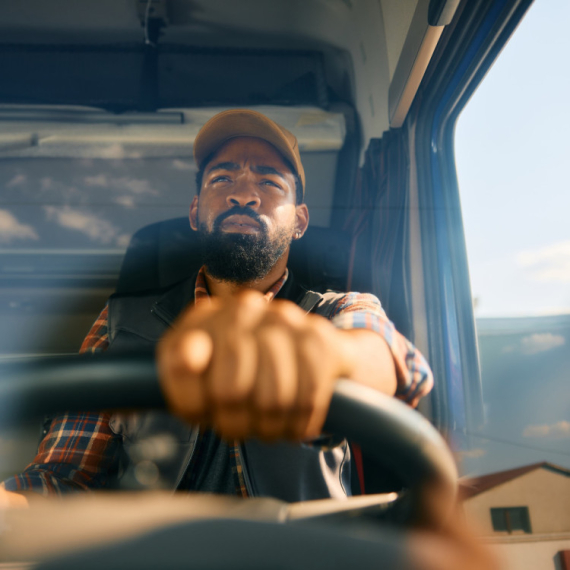 Vlada SAD će koristiti veštačku inteligenciju za otkrivanje ilegalnih kamiondžija