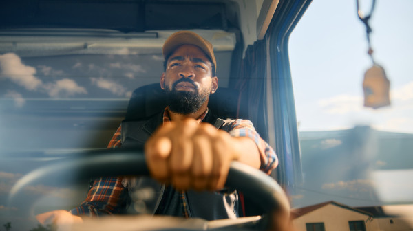 Vlada SAD će koristiti veštačku inteligenciju za otkrivanje ilegalnih kamiondžija