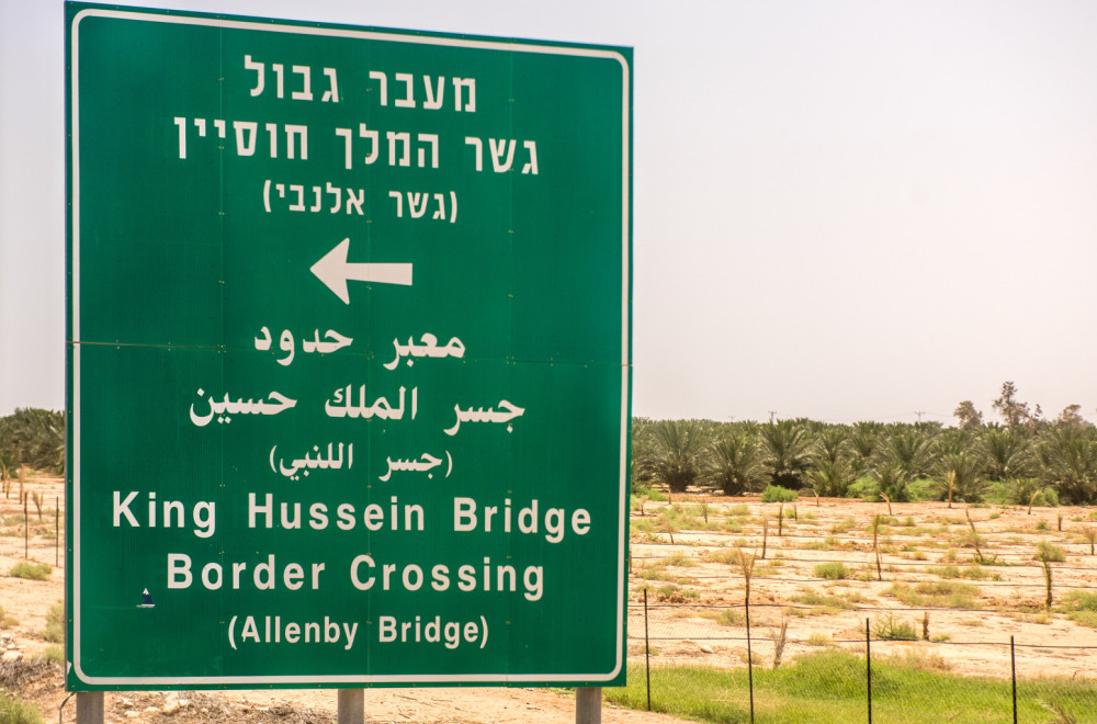 Putnici prolaze, kamioni stoje: Jordan popustio zabranu na granici FOTO