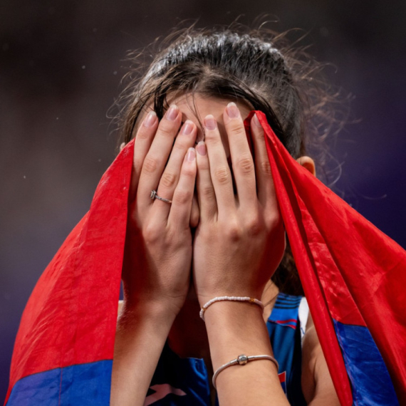 Angelina in tears: "I did it!" PHOTO