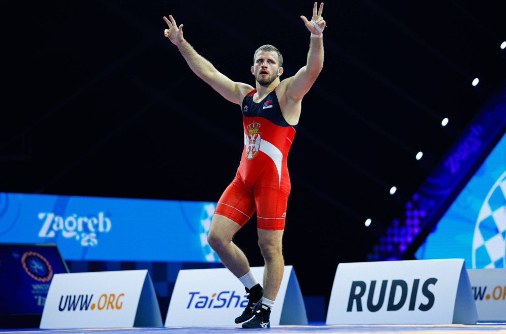 Vučić čestitao Komarovu svetsko zlato