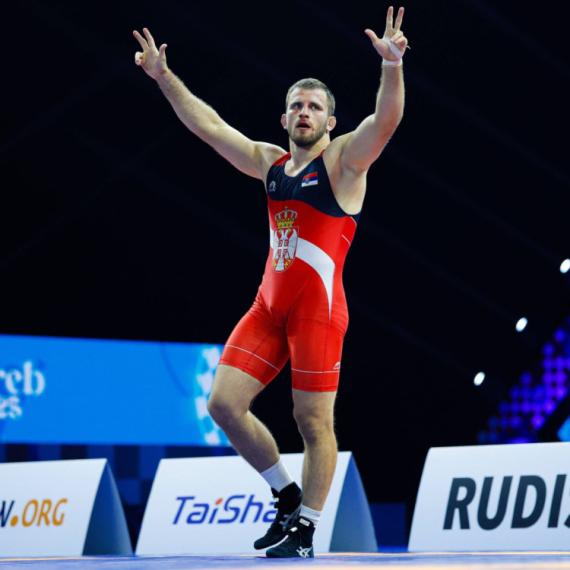 Vučić čestitao Komarovu svetsko zlato