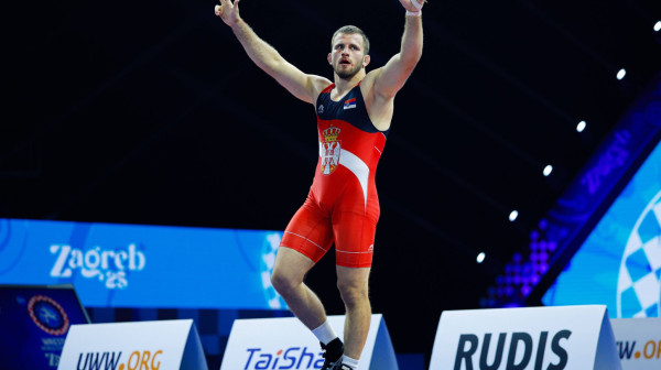 Vučić čestitao Komarovu svetsko zlato