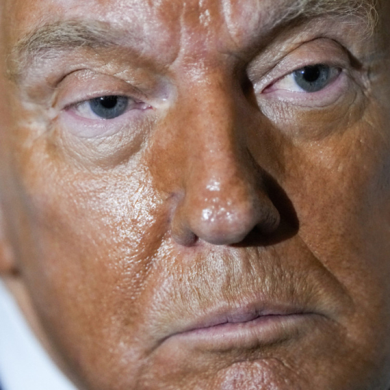 "On je rasista, seksista, mizoginista i islamofobičan je" VIDEO