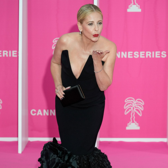 "Suludo je detetu dati tako nešto": Razbesnela javnost poklonom za ćerkin 16. rođendan FOTO