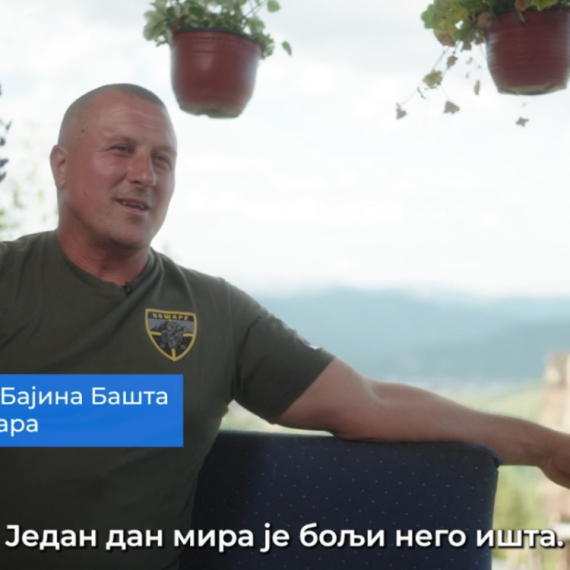 Borac sa Košara iz Bajine Bašte: "Grejemo se na drva, zna da bude hladno ispod Tare; Svaka ušteda znači" VIDEO