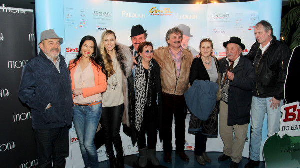 "Stršljen; Lud, zbunjen normalan; Selo gori, a baba se češlja": Enver Petrovci igrao u poznatim ostvarenjima