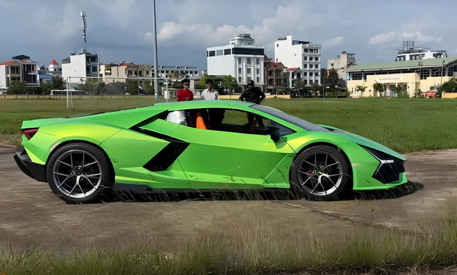 Lamborghini napravljen od starog Nissana oduševio ljubitelje automobila VIDEO