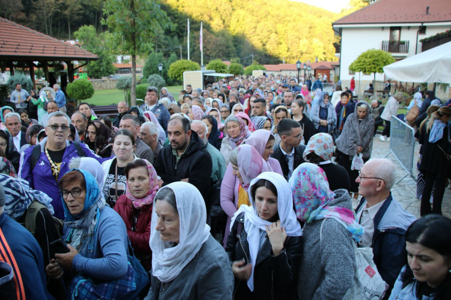 Preko 15.000 vernika u manastiru Tumane proslavilo 90 godina čudotvorne ikone Bogorodice Kurskaje FOTO