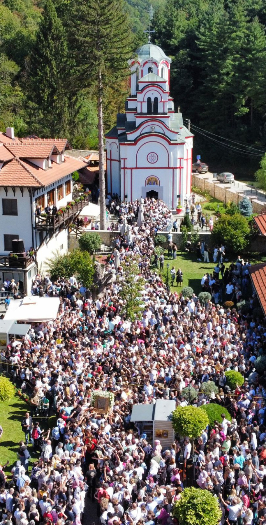 Preko 15.000 vernika u manastiru Tumane proslavilo 90 godina čudotvorne ikone Bogorodice Kurskaje FOTO