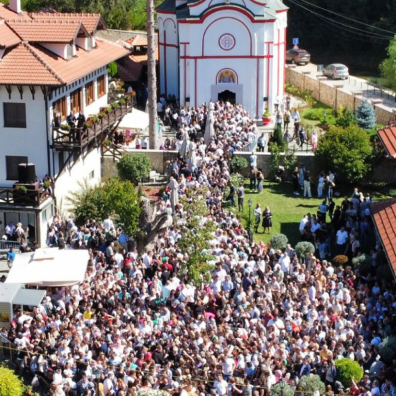 Preko 15.000 vernika u manastiru Tumane proslavilo 90 godina čudotvorne ikone Bogorodice Kurskaje FOTO