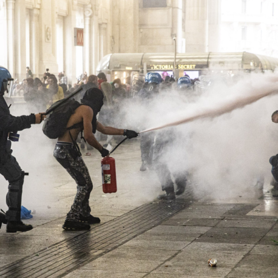 Neredi u Milanu: Mnogo uhapšenih demonstranata; Povređeno 60 policajaca VIDEO