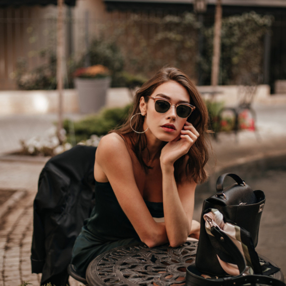 Influenserka razbesnela javnost: "Ne daj bože da neko obuče staru haljinu" VIDEO