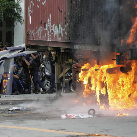 Bukti u Manili: Oko 70 policajaca povređeno, 49 demonstranata uhapšeno FOTO/VIDEO