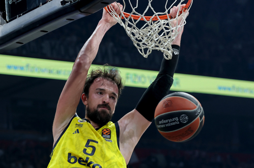 Dubai želi bivšeg centra Fenerbahčea