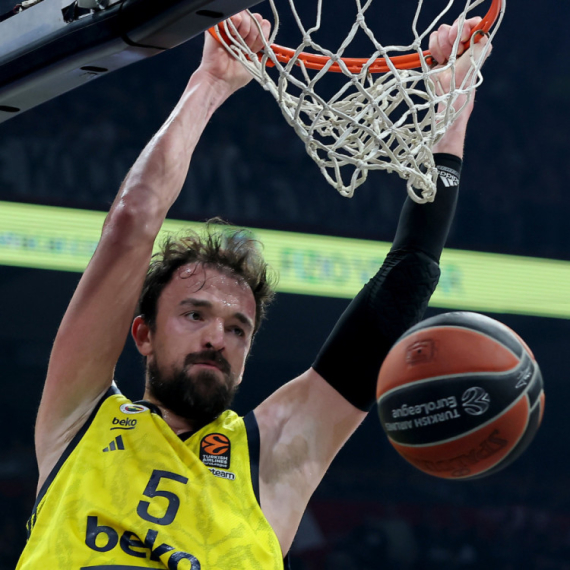 Dubai želi bivšeg centra Fenerbahčea