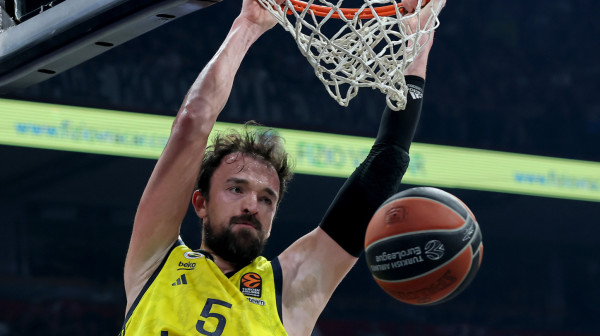 Dubai želi bivšeg centra Fenerbahčea
