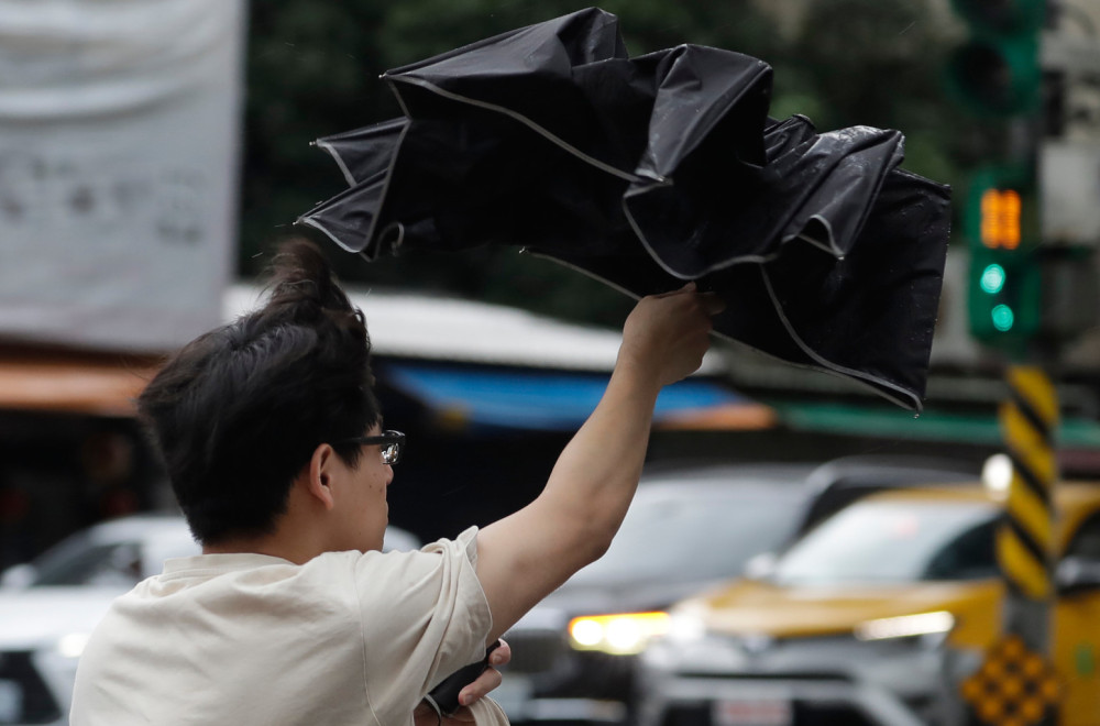 Vlasti upozorile: Stiže supertajfun; Opasnost podignuta na nivo 8