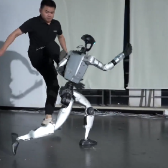 Humanoidni robot "pobedio gravitaciju" VIDEO