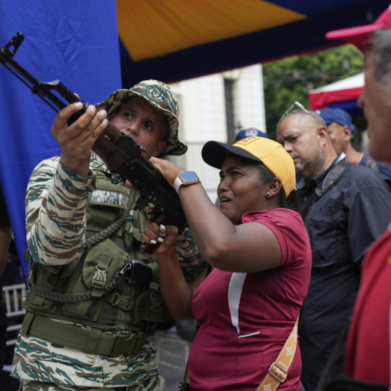 Tramp se podsmeva Madurovoj vojsci: Pogledajte snimak VIDEO