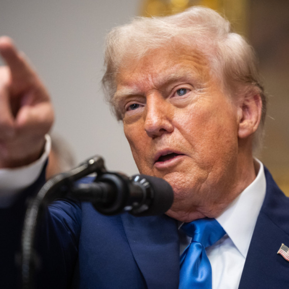 "Ljudi, kupite Tojotu"