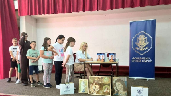 Nina Kuburović autorka zbirke "Čarobni štapić" održala promociju u školi u rodnoj Kaluđerici FOTO