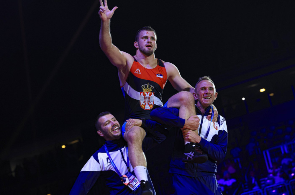 Hrvatski advokat o slučaju Komarova – zatvor ili novčana kazna za tri prsta?