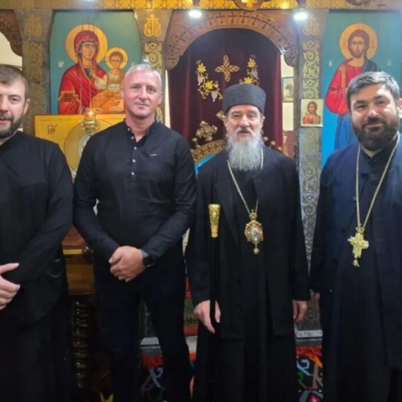 Policajci pešače preko 700 kilometara kako bi pomogli "deci leptirima"