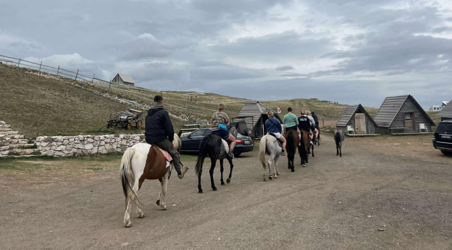 Katun na Durmitoru koji obožava Novak Đoković: Noćenje 15 evra, voda izvorska, kupatilo zajedničko